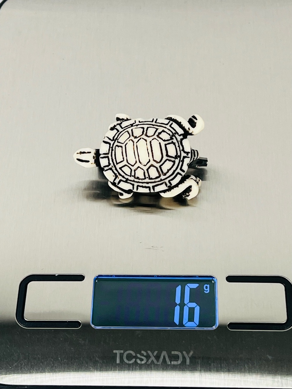 Carved Resin Turtle Brooch/Pendant - Picture 7 of 7